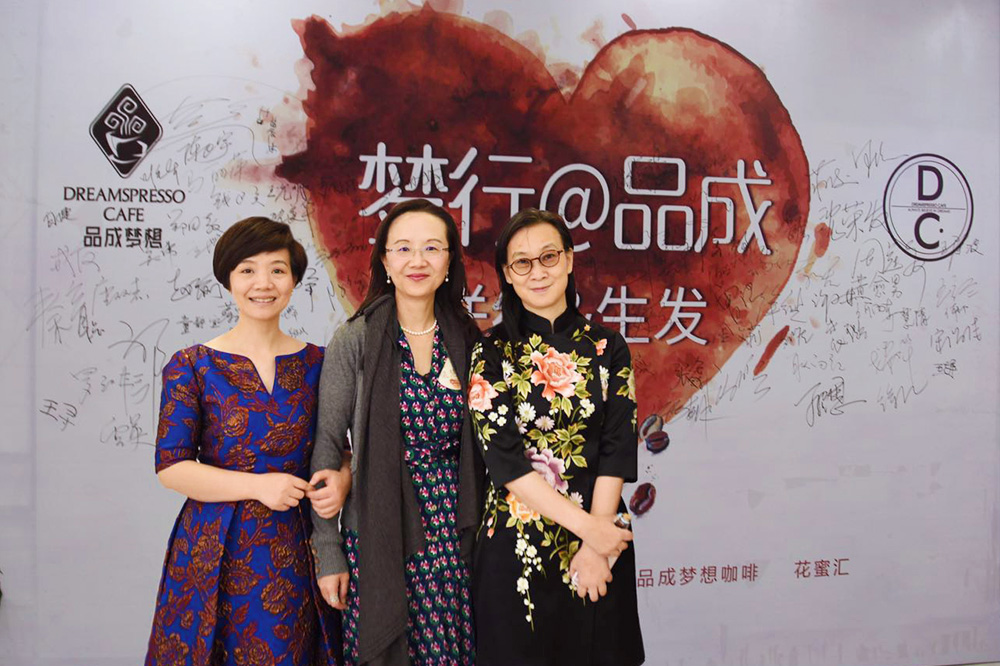 Yang Sheng (left); Professor Susanna Leong; and Adjunct Professor Chen Chunhua