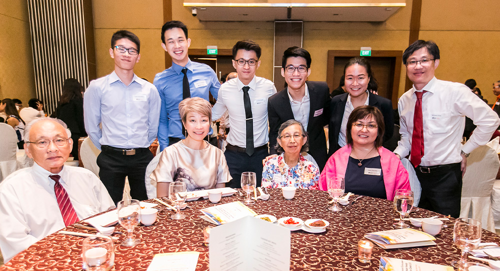 Ms Ngiam Siew Wei (seated, first from the right) and her mother, Madam Po Kin (seated, second from the right), together with attendees of the appreciation dinner