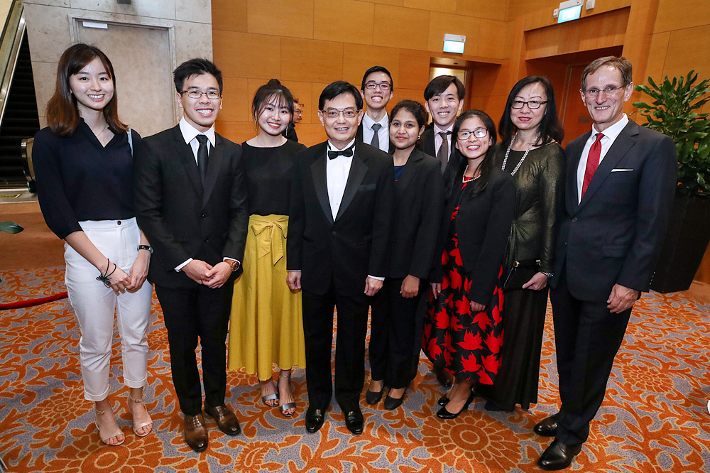 From left: Boey Chun Weng, Yeo Yan Ling, Deputy Prime Minister and Minister for Finance Heng Swee Keat, Nahidha Shaikh, Chua Sue Yu, Prof Ruth Tan and Prof Jochen Writz<br>
From left (Back row)- Zhuo Lin Lin, Lexus Lee, and Darren Tan