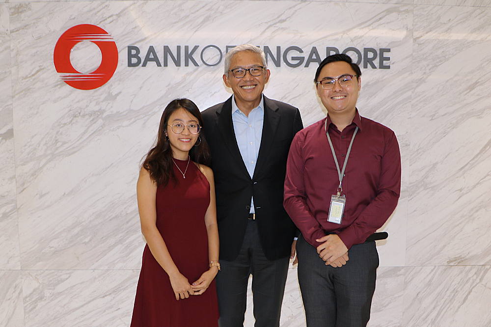 Bahren Shaari (centre)<br>
Chief Executive Officer at Bank of Singapore<br>
Bachelor of Business Administration – Accountancy (1984); with the NUS Business School Alumni (NUSBSA) team.