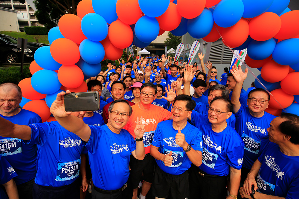 Mr Lim Biow Chuan, Member of Parliament for Mountbatten SMC and Deputy Speaker of Parliament taking a ‘welfie’ with Professor Bernard Yeung, Dean of NUS Business School (right) and participants of the 10KM Challenge Run of the annual NUS Business School’s Bizad Charity Run 2017 just before the race flag off
