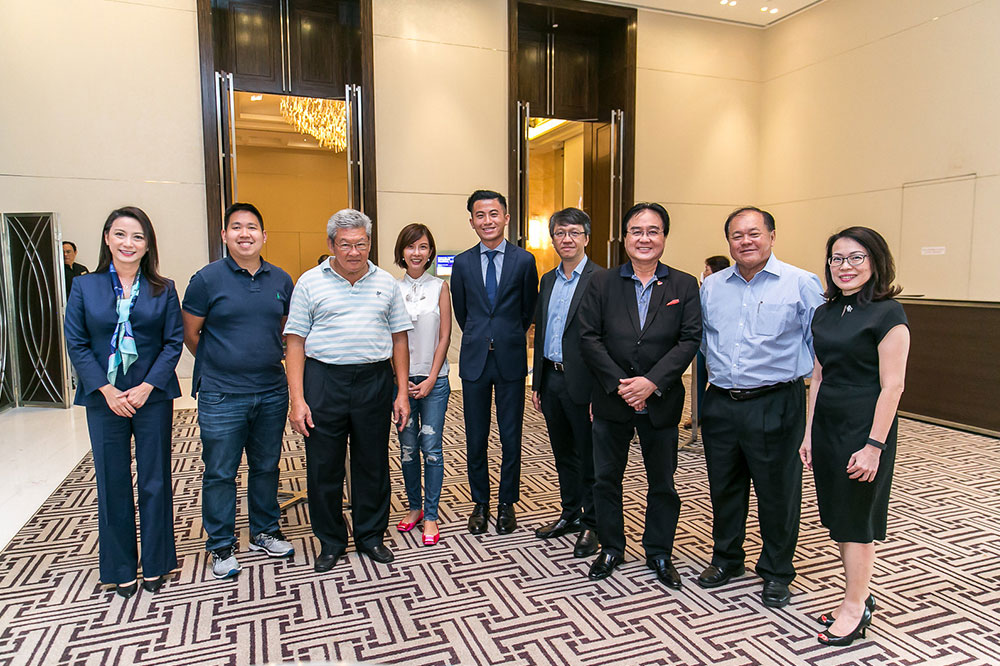 The family of Mr & Mrs Lin Jo Yan, together with NUS colleagues and guests