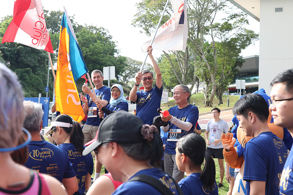 President Halimah Yacob (2nd from left) flagging off the 5km run race.