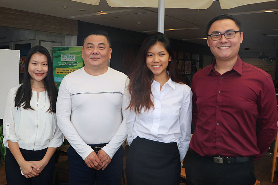 Benjamin Yeo (second from left), former Managing Director at Barclays, and Bachelor of Business Administration – Finance, Marketing (1990); with the NUS Business School Alumni (NUSBSA) team.