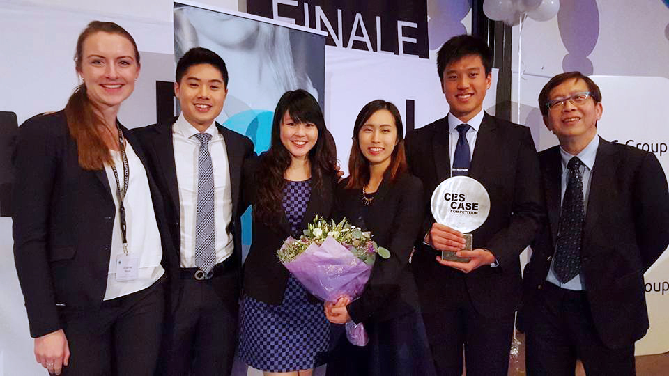 From left: Josefine Riber (Team Host), Ivan, Mabelyn Tan, Goh Hui Han and Douglas Eu with Prof Lau.