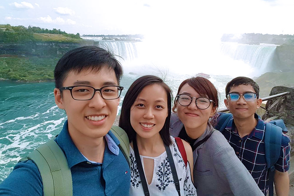 Fauzi (right) and fellow Singapore exchange students at the Niagara Falls