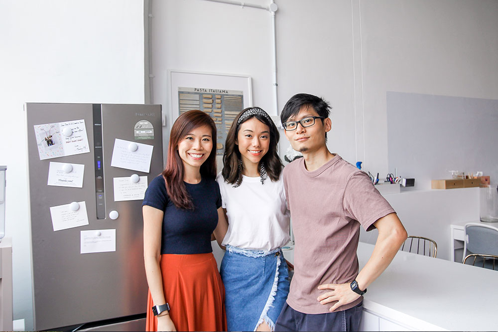 (L-R) Yilina with fashion blogger Andrea Chong, and co-founder Jay Chua