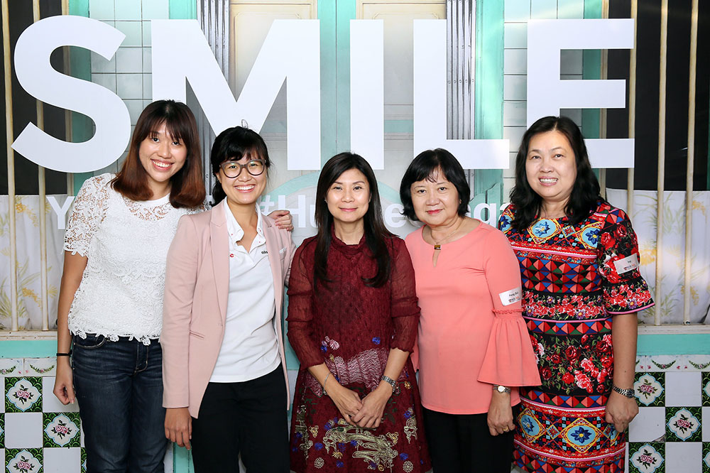Pheck Choo (centre) with her GANO team and alumni association secretariats