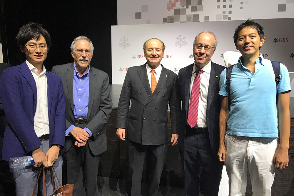 MBA students Akira Muraoka (left) and Yutaro Suhara (right) together with three Nobel laureates Peter Diamond, Robert Merton, and Roger Myerson