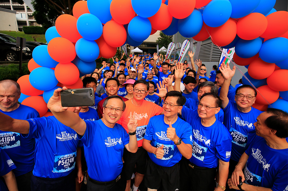 Mr Lim Biow Chuan, Member of Parliament for Mountbatten SMC and Deputy Speaker of Parliament taking a ‘welfie’ with Professor Bernard Yeung, Dean of NUS Business School (right) and participants of the 10KM Challenge Run of the annual NUS Business School’s Bizad Charity Run 2017 just before the race flag off