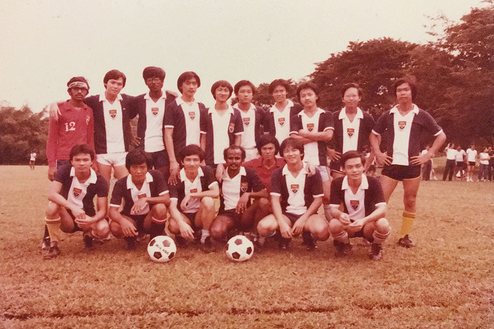 Mr Sonny Yuen (back row; 4th from the right) with his Raffles Hall mates