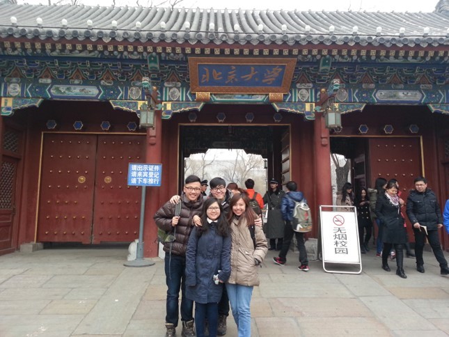 Phyllis (right) with fellow NUS BBA exchange students at Peking University for Student Exchange Programme