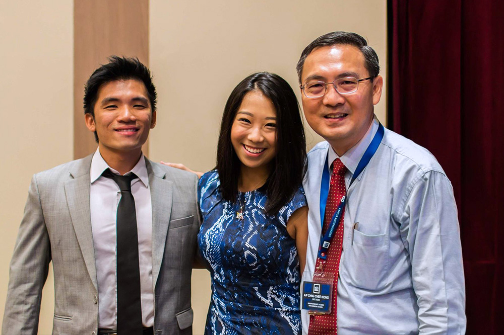 Sharyn, doing a student share at the 2017 NUS Open House with Vice Dean, Chng Chee Kiong (right) and fellow classmate Albert