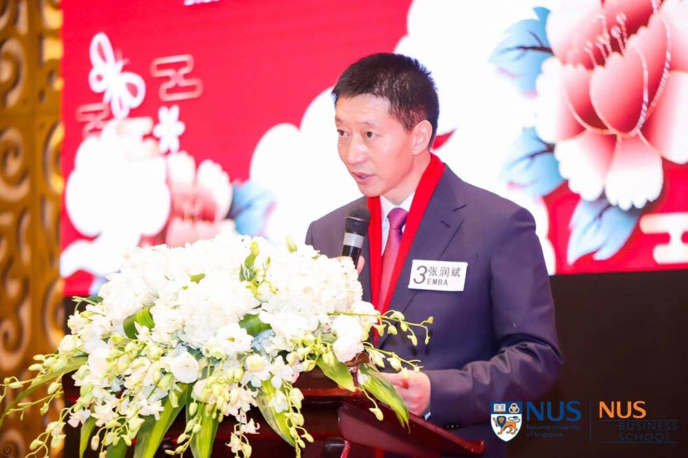 Vice President of the NUS Shanghai Alumni Chapter and President of the Eastern China Alumni Network Zhang Runbin delivering a speech. 