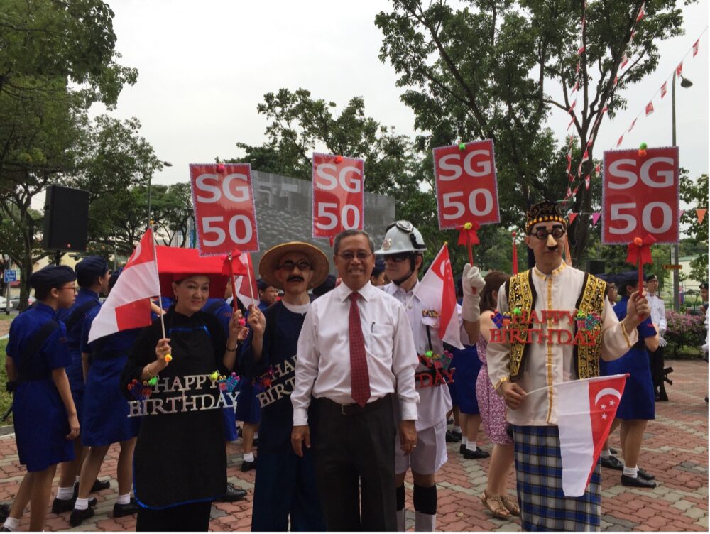 Assoc Prof Yu (centre) at a community event that celebrates Singapore’s 50th birthday in 2015.
