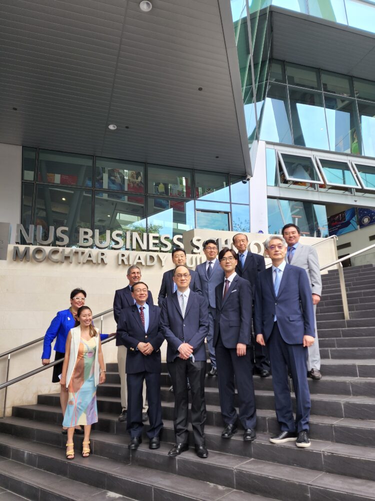 Representatives from NUS Business School, IESGA and Korea University ESG Research Centre marked the start of a new partnership at NUS Business School. 