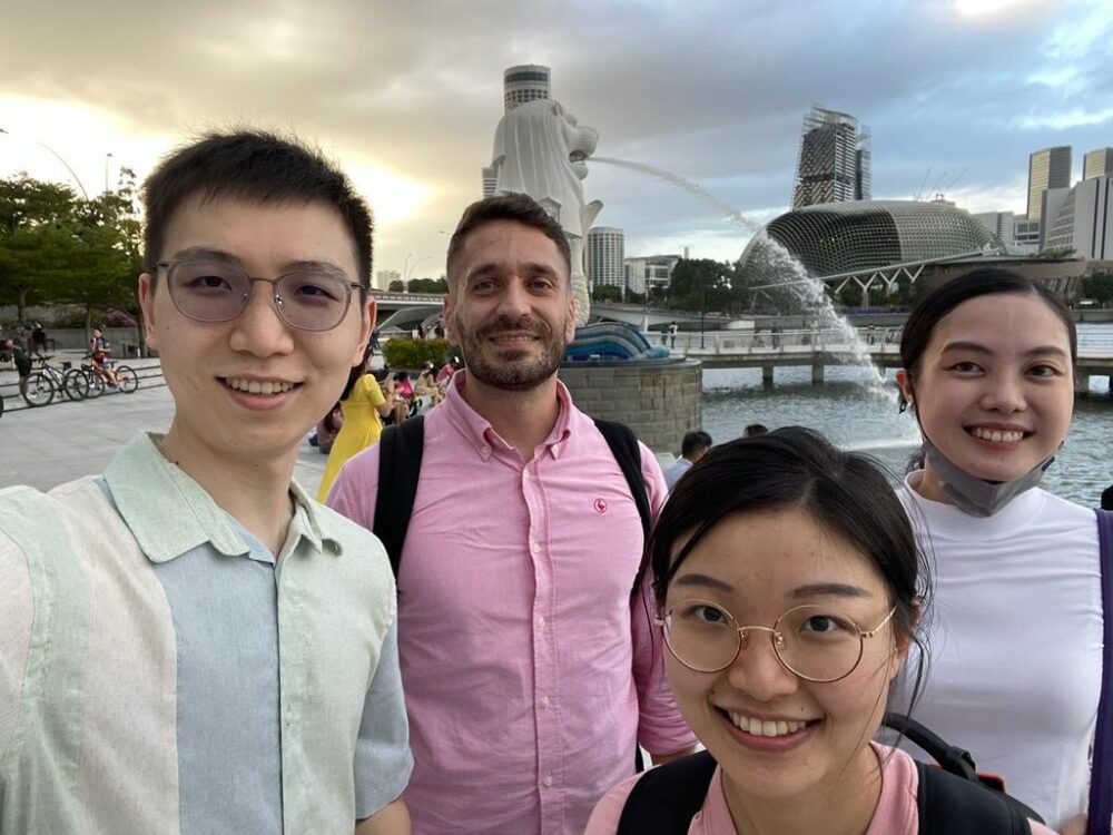 Alejandro (second from left) visited the Merlion with his MBA schoolmates. 
