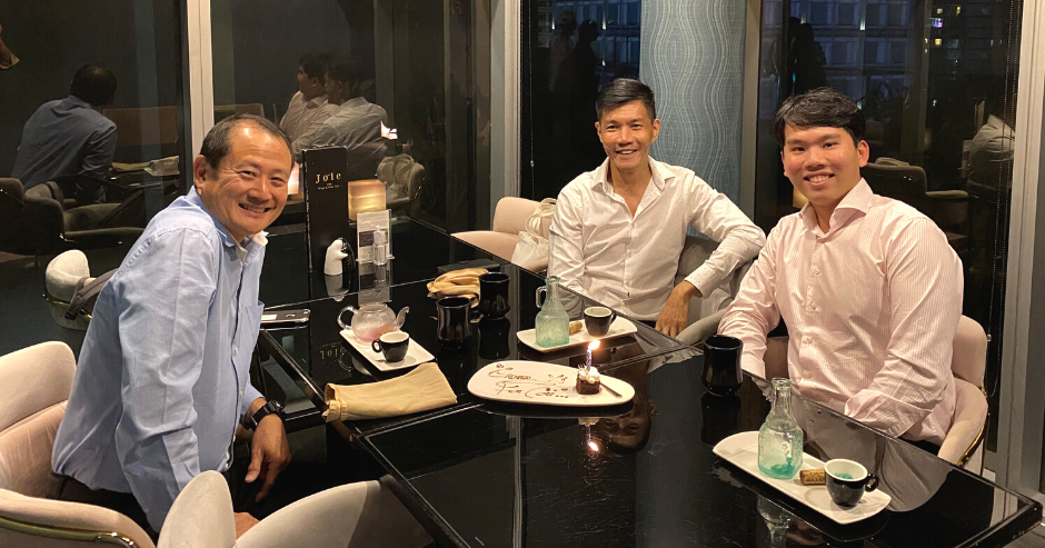 Alvin with his Singtel mentors Andrew Buay (far left) and Chia Boon Chong (middle).