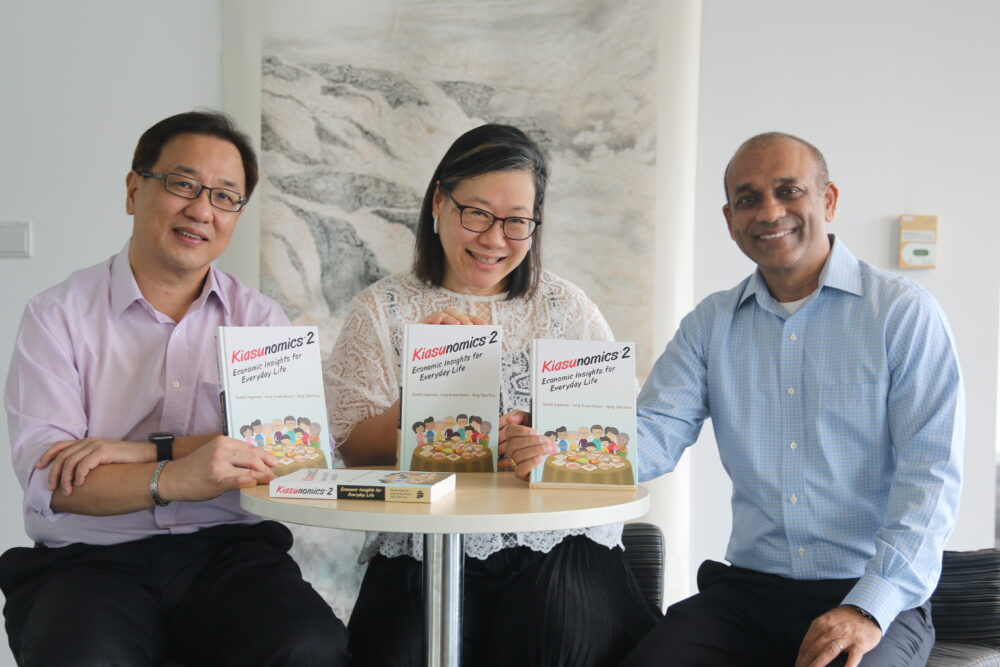 (From left) Professor Sing Tien Foo (Department of Real Estate), Associate Professor Ang Swee Hoon (Department of Marketing) and Professor Sumit Agarwal (Head of Department of Real Estate; Department of Finance) from NUS Business School have written two books for the Kiasunomics series, translating academic research into implications for daily life.