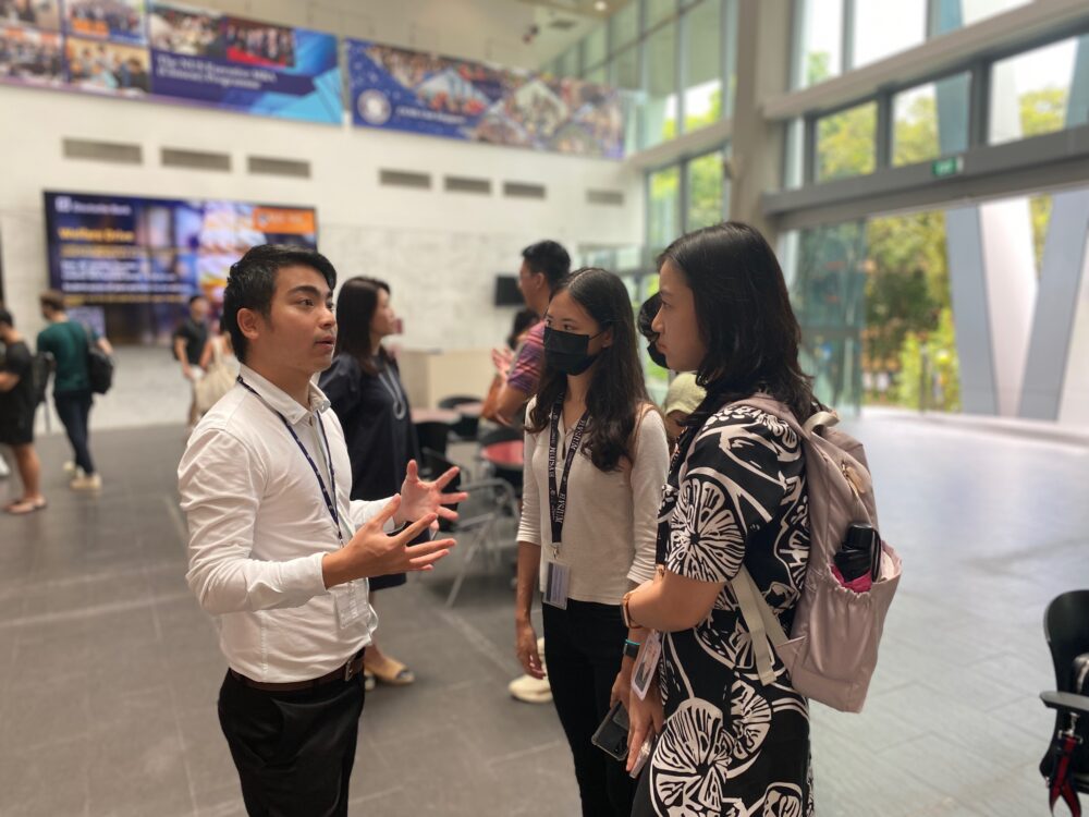 NUS Biz students chatting with a Deutsche Bank Early Careers team member