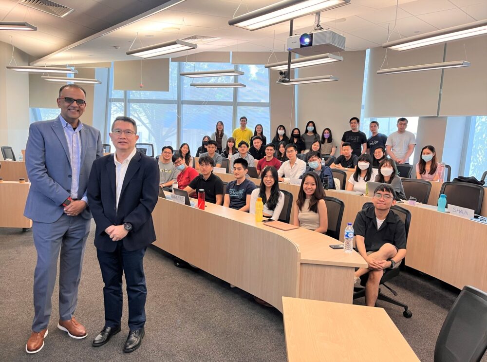 Deven Somaya, Citi’s Head of Treasury and Trade Solutions for Singapore and ASEAN (Interim) (foreground left) and Adjunct Assistant Professor Ted Teo (foreground right) with students from the transaction banking class at NUS Business School.