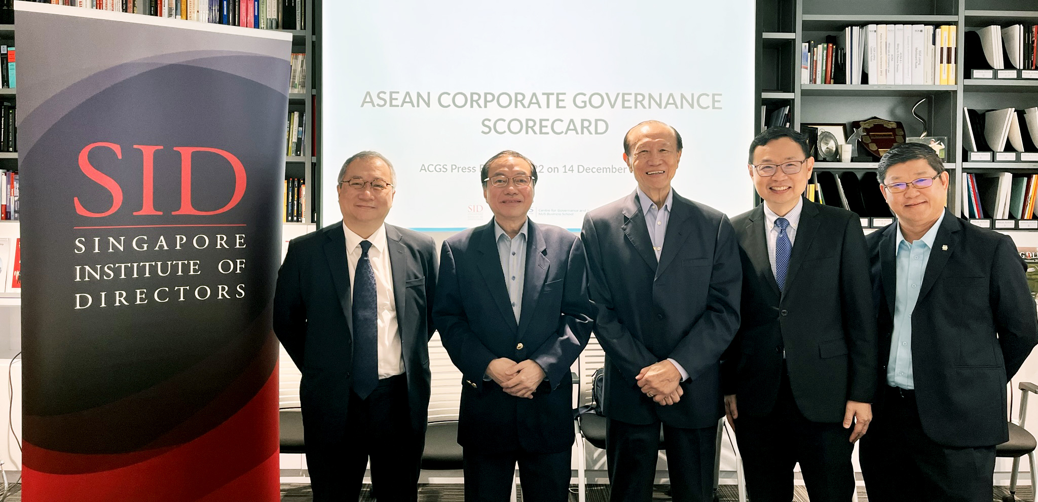 Singapore publicly-listed business entities have performed significantly better in the Asean Corporate Governance Scorecard 2021. From left: Mr Derek Koh, Chief Financial Officer, ComfortDelGro Group; Professor Lawrence Loh, Director of the Centre for Governance and Sustainability at NUS Business School; Mr John Lim, lead member in the domestic ranking body for Singapore and Past Chair of the Singapore Institute of Directors; Mr Tong Yew Heng, CEO, Netlink NBN Trust; Mr Chan Kok Seong, Chief Risk Officer, United Overseas Bank. Netlink NBN Trust, United Overseas Bank and ComfortDelGro lead the race among Singapore’s assessed listed entities. 