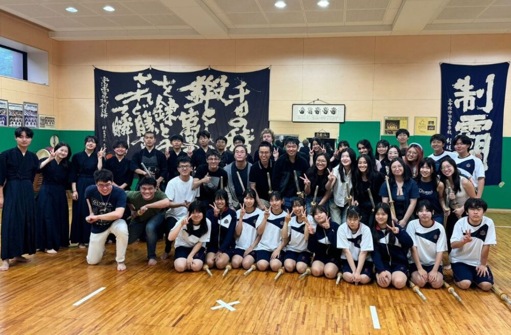 During the week-long study tour in Kyoto, our students visited a kendo school as part of their experiential learning activities.